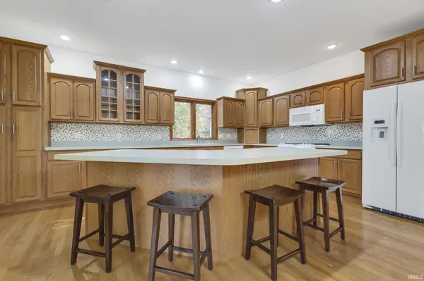 7674 E Potato Hole CT, New Carlisle, IN 46552