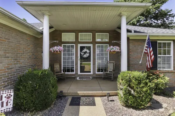6822 Rosewood LN, Newburgh, IN 47630