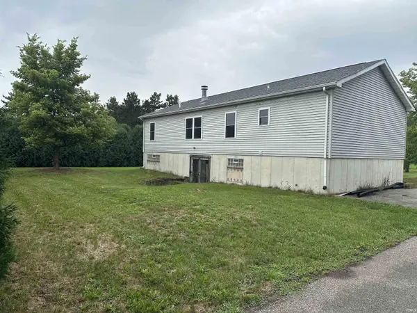 11877 N 600 W ***, Demotte, IN 46310