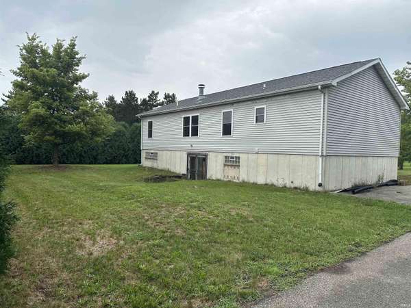 11877 N 600 W ***, Demotte, IN 46310