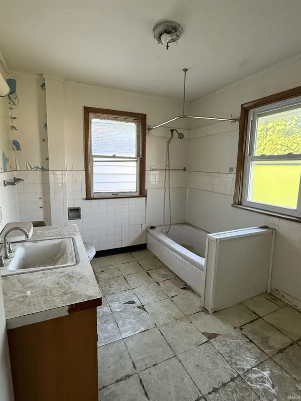 215 W 7th ST, Marion, IN 46952