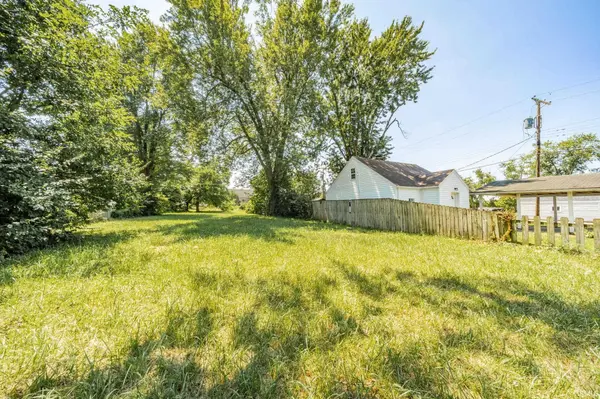 111 E Berkley AVE, Muncie, IN 47303-1264