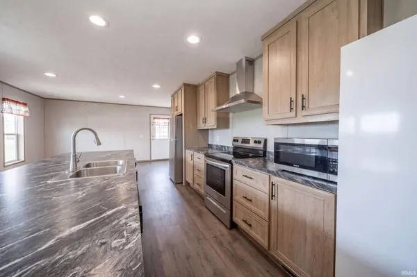 2305 E Delta DR, Muncie, IN 47303-9570