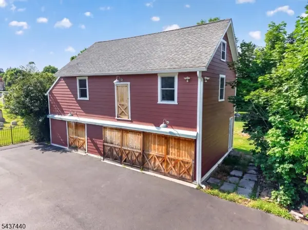 106 Brunswick Ave, Lebanon Boro, NJ 08833