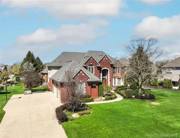 54182 Queensborough DR, Shelby Charter Township, MI 48315