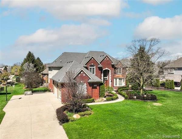 54182 Queensborough DR, Shelby Charter Township, MI 48315