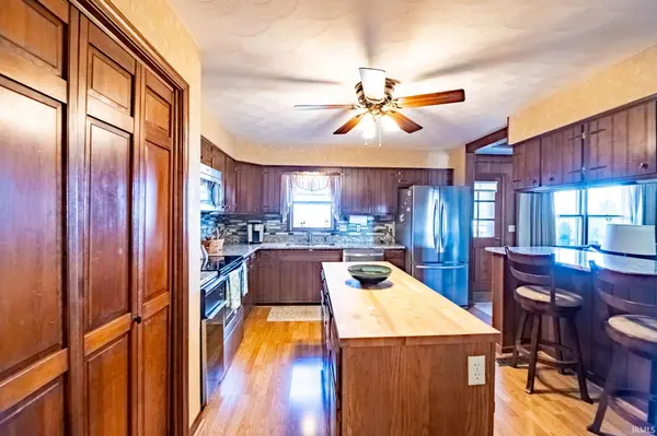 547 S Meadow Lane East DR, Frankfort, IN 46041