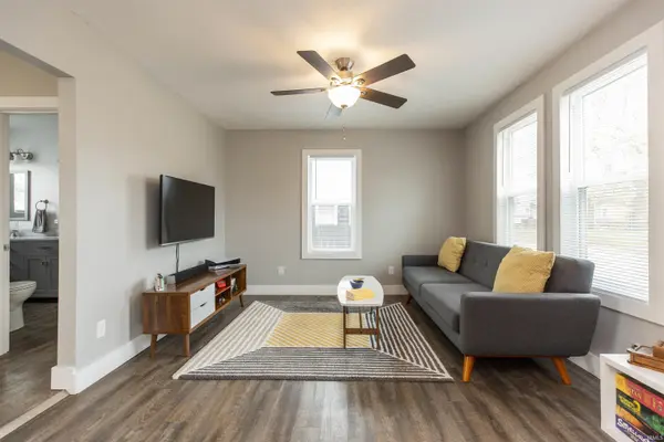 427 N Wenger AVE, Mishawaka, IN 46544