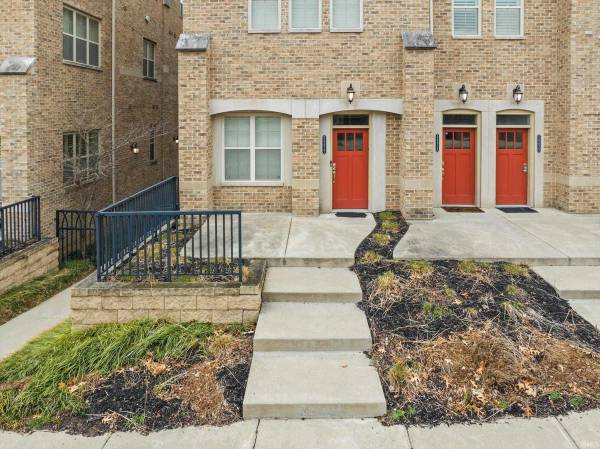 54627 Burdette ST, South Bend, IN 46637-5539