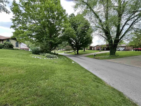 912 Glen Echo DR, Anderson, IN 46012