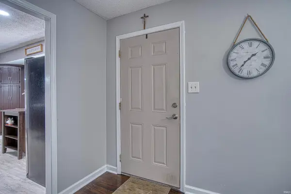 114 Cambridge CT, Chandler, IN 47610