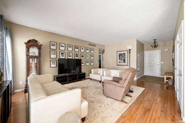 5519 Singer CT, Granger, IN 46530-4481