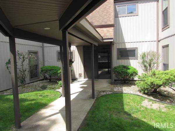 1927 New London CT #D, South Bend, IN 46637-5456