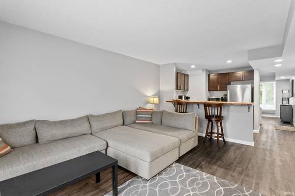 18200 Stoneridge ST #B, South Bend, IN 46637-5141