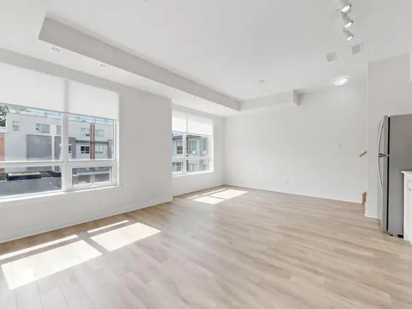 1238 Cawthra RD #4, Mississauga, ON L5G 0B6