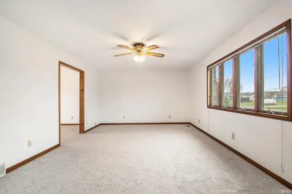 25248 Aqua DR, Elkhart, IN 46514