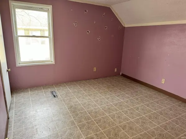 2124 Kemble AVE, South Bend, IN 46613
