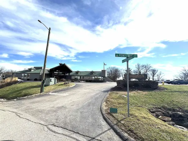 9423 S Pointe Retreats DR, Bloomington, IN 47401