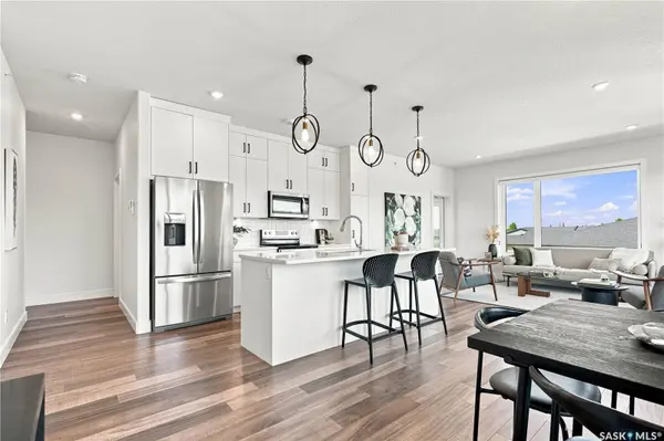 105 Willis CRESCENT #300, Saskatoon, SK S7T 0Z3