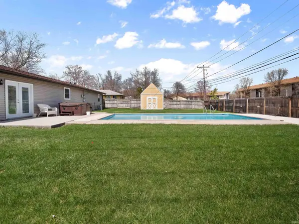 6604 Canby DR, Fort Wayne, IN 46835-1614