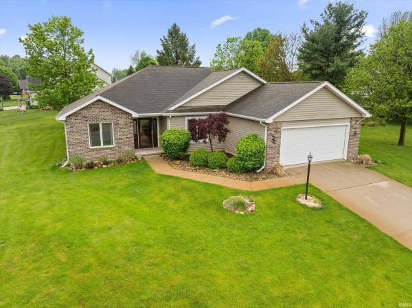 32840 Morning Dove CT, New Carlisle, IN 46552-9691