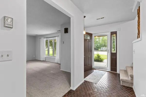 60 Janedale DR, Fremont, IN 46737