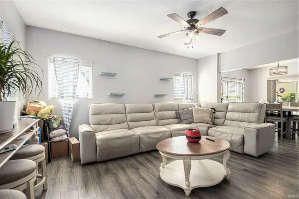 5503 Bay Char CT, Osceola, IN 46561-1301