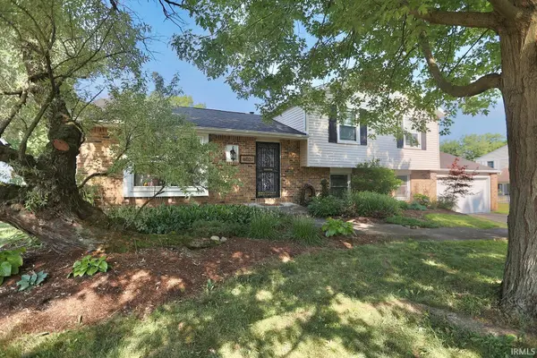 6021 Red Oak DR, Fort Wayne, IN 46835