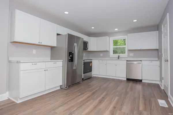 305 E Washington ST, Chandler, IN 47610-9511