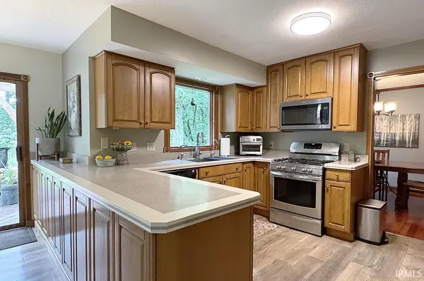 50895 Sturdy Oak CT, Granger, IN 46530