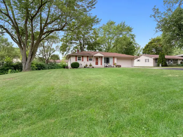 5579 Meadowbrook DR, Fort Wayne, IN 46835-3342