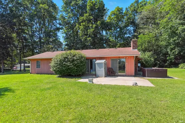 1142 N Shagbark DR, Warsaw, IN 46582-7244
