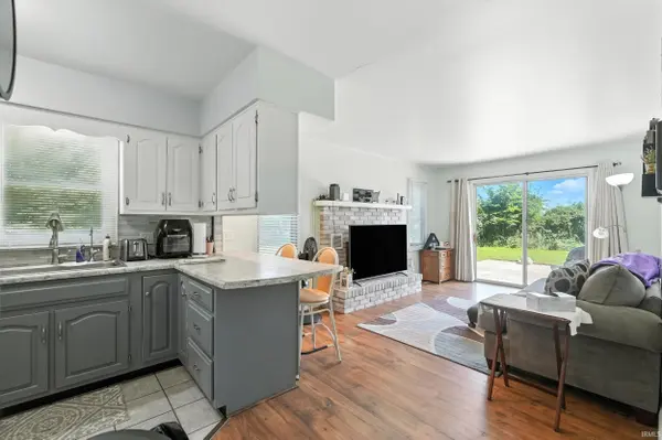 1142 N Shagbark DR, Warsaw, IN 46582-7244
