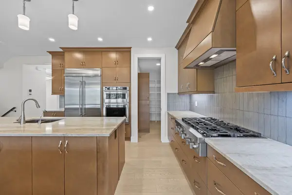 192 Magnolia MNR SE, Calgary, AB T3M 3J1