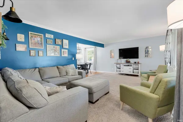 55215 Caldwell DR, Osceola, IN 46561