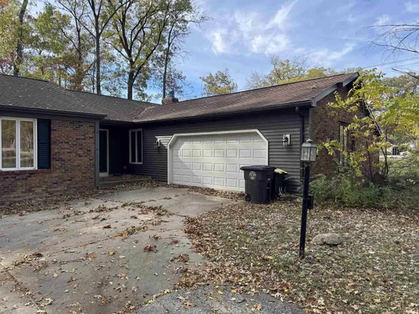 404 Shadyhurst DR, Fort Wayne, IN 46825-3435