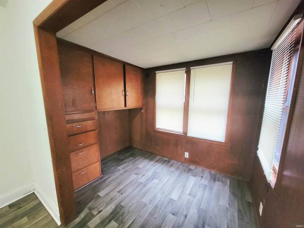 1122 Obrien ST, South Bend, IN 46628-2542