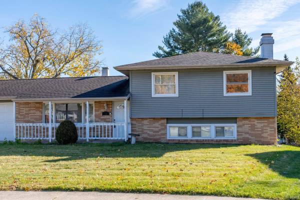 2734 Arrowhead DR, South Bend, IN 46628-3408