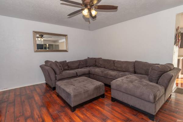 2734 Arrowhead DR, South Bend, IN 46628-3408