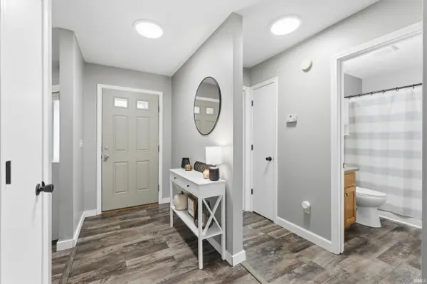 7622 Irwin Pines CT, Fort Wayne, IN 46804-7855