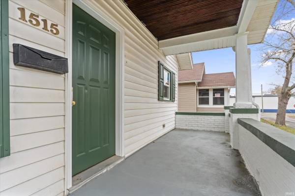 1515 Lebanon ST, South Bend, IN 46613-2836