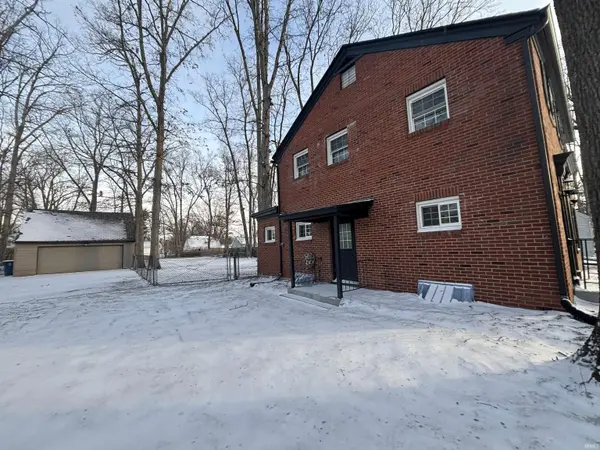 3718 Spruce DR, Fort Wayne, IN 46809-2046