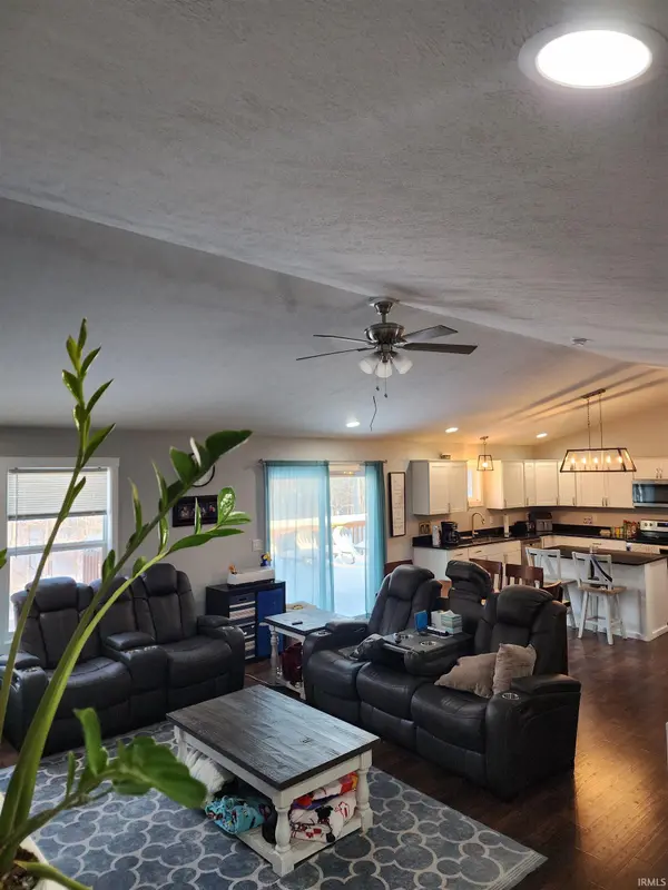 44 Sherwood LN, Bedford, IN 47421-9236