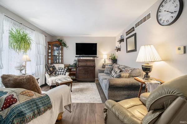 203 Southern Cross DR, Middlebury, IN 46540