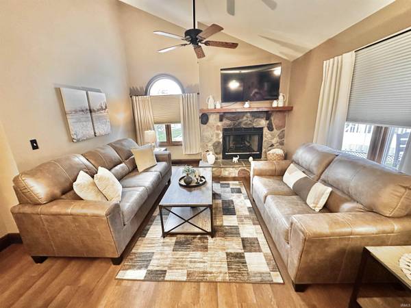 1537 N Oakhill DR, South Bend, IN 46637-5679