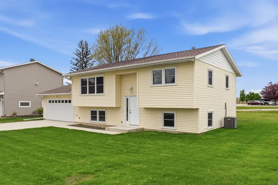 1 S Western AVE, New Hampton, IA 50659
