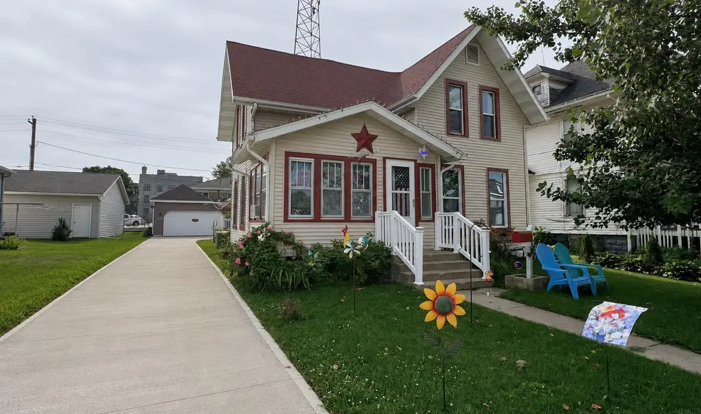 111 N Walnut AVE, New Hampton, IA 50659