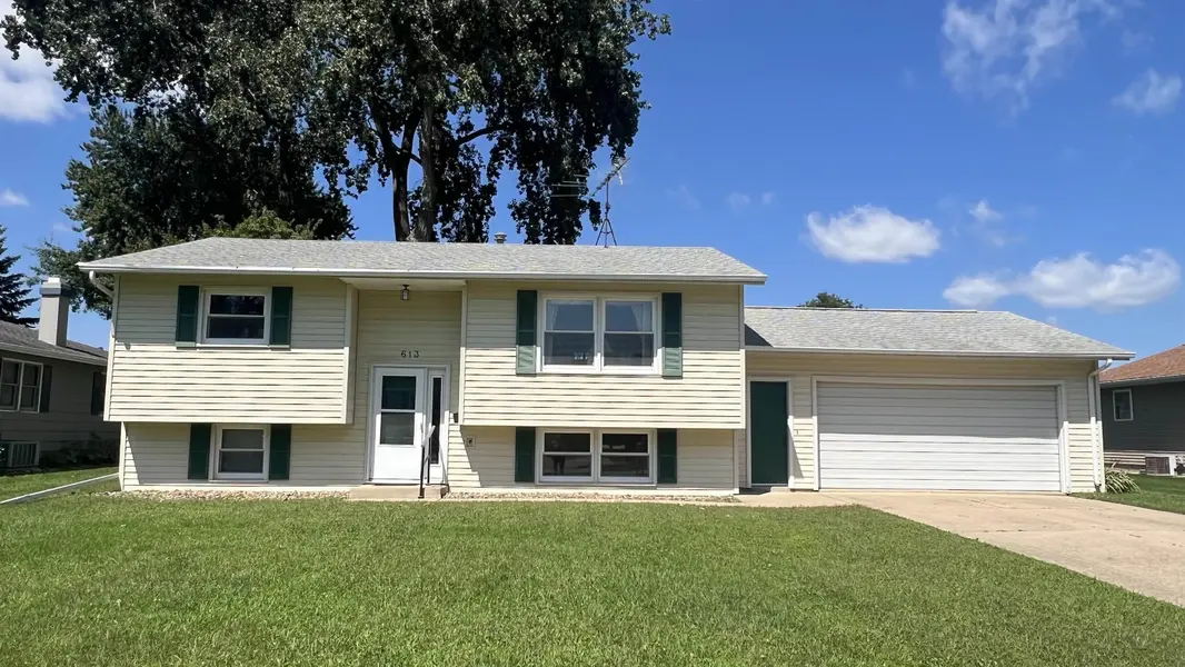 613 W Wilson ST, New Hampton, IA 50659