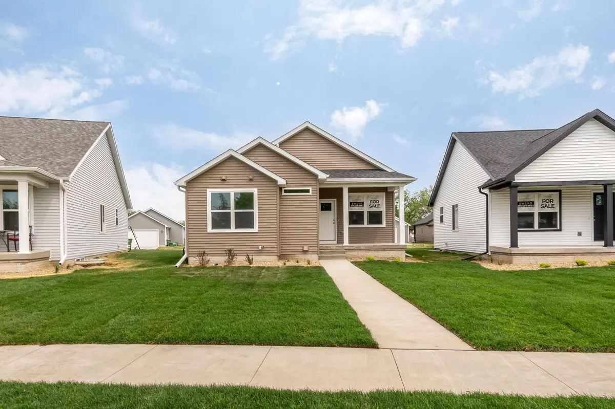 124 Axlewood DR, Waterloo, IA 50701