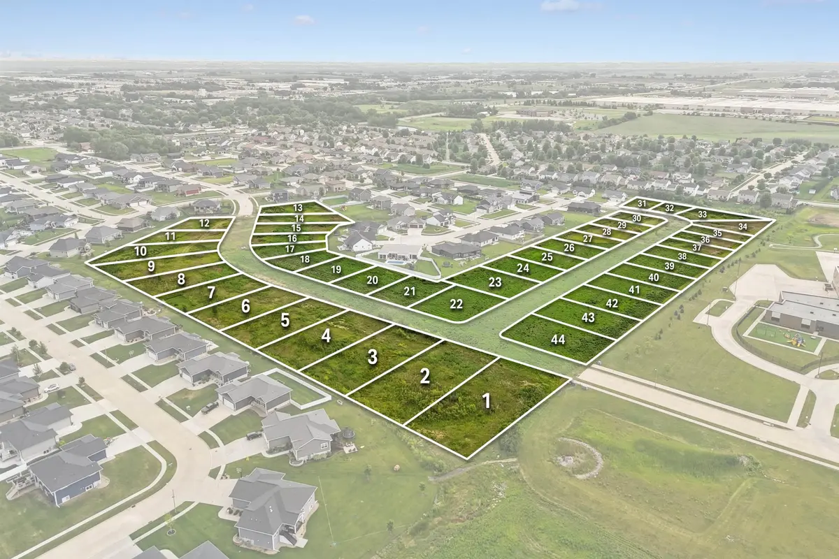 Lot 38 Elizabeth DR, Cedar Falls, IA 50613